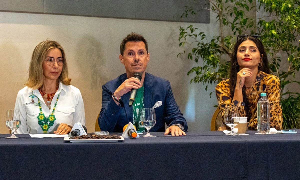 Maria Teresa Vargas, Javier Calvo, presidente de Amazon for Life y Vero Pérez/El Día