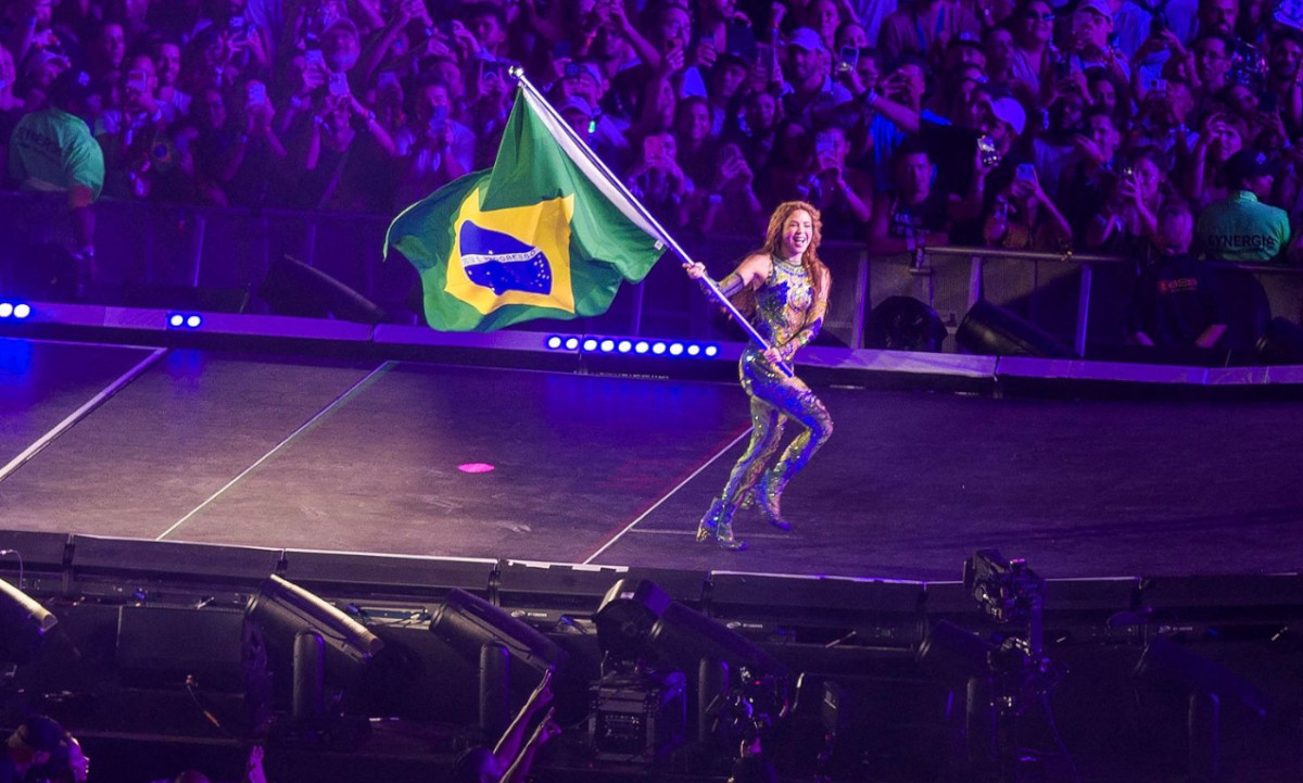 Shakira reúne a dos millones de personas en la playa de Copacabana 