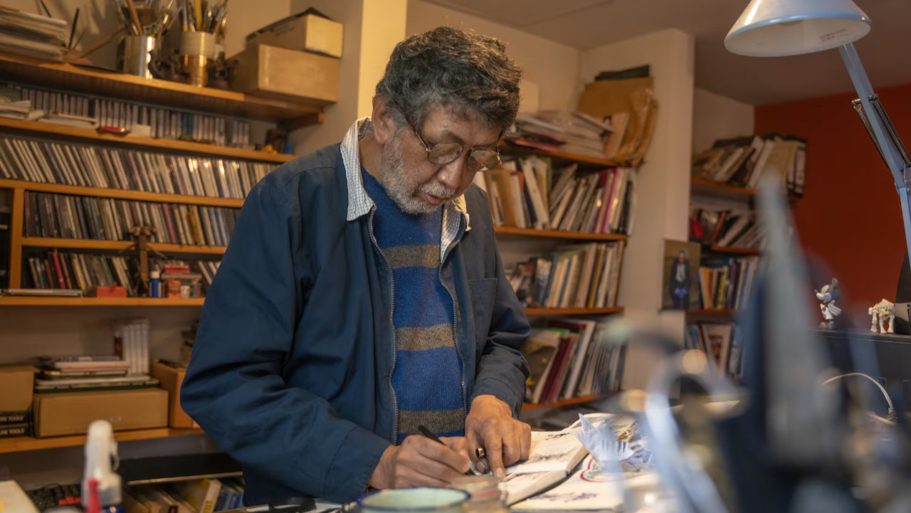 Alejandro Salazar en su estudio de La Paz, Bolivia. 